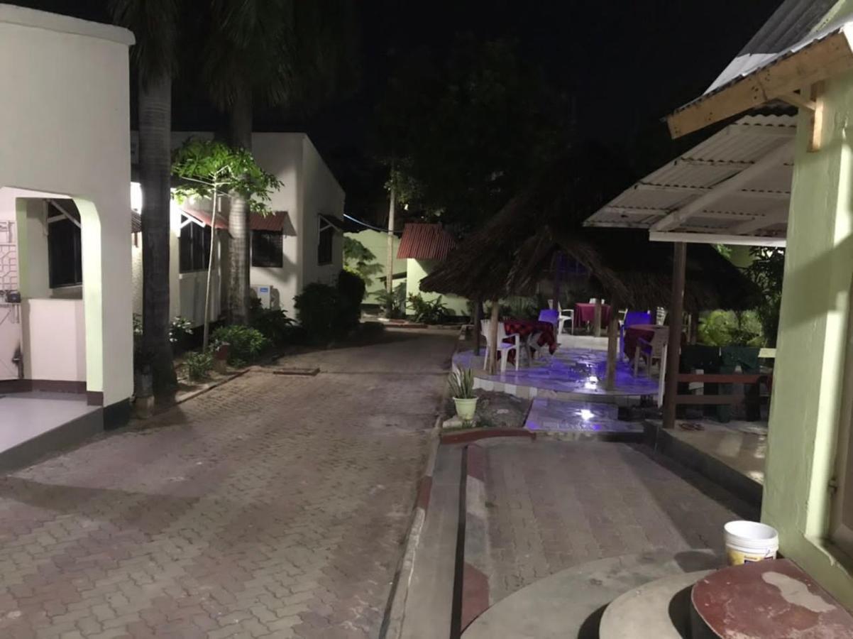 Bed and Breakfast L&J Modern Backpackers Kinondoni Dar es Salaam Exteriér fotografie