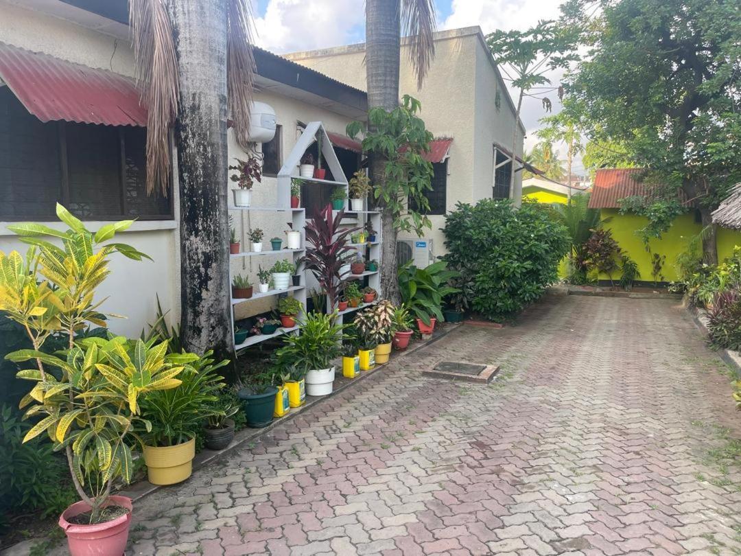 Bed and Breakfast L&J Modern Backpackers Kinondoni Dar es Salaam Exteriér fotografie