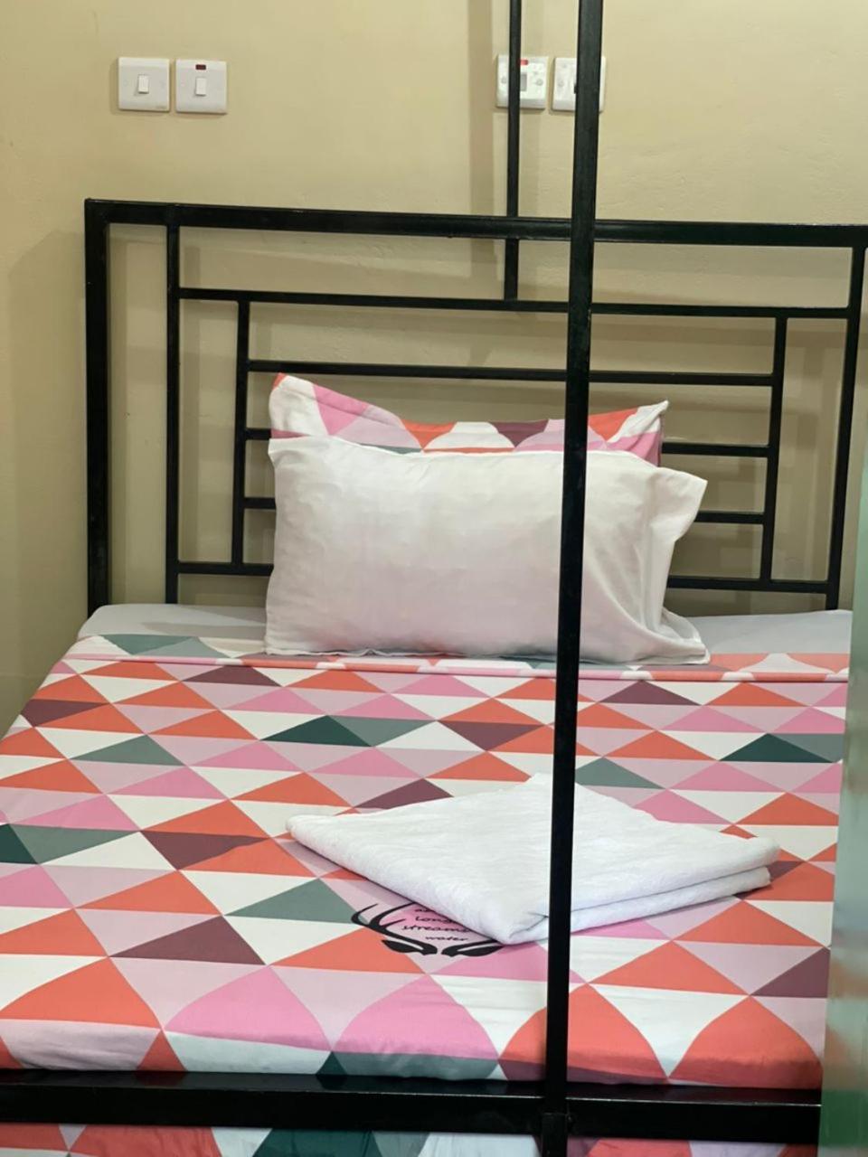Bed and Breakfast L&J Modern Backpackers Kinondoni Dar es Salaam Pokoj fotografie
